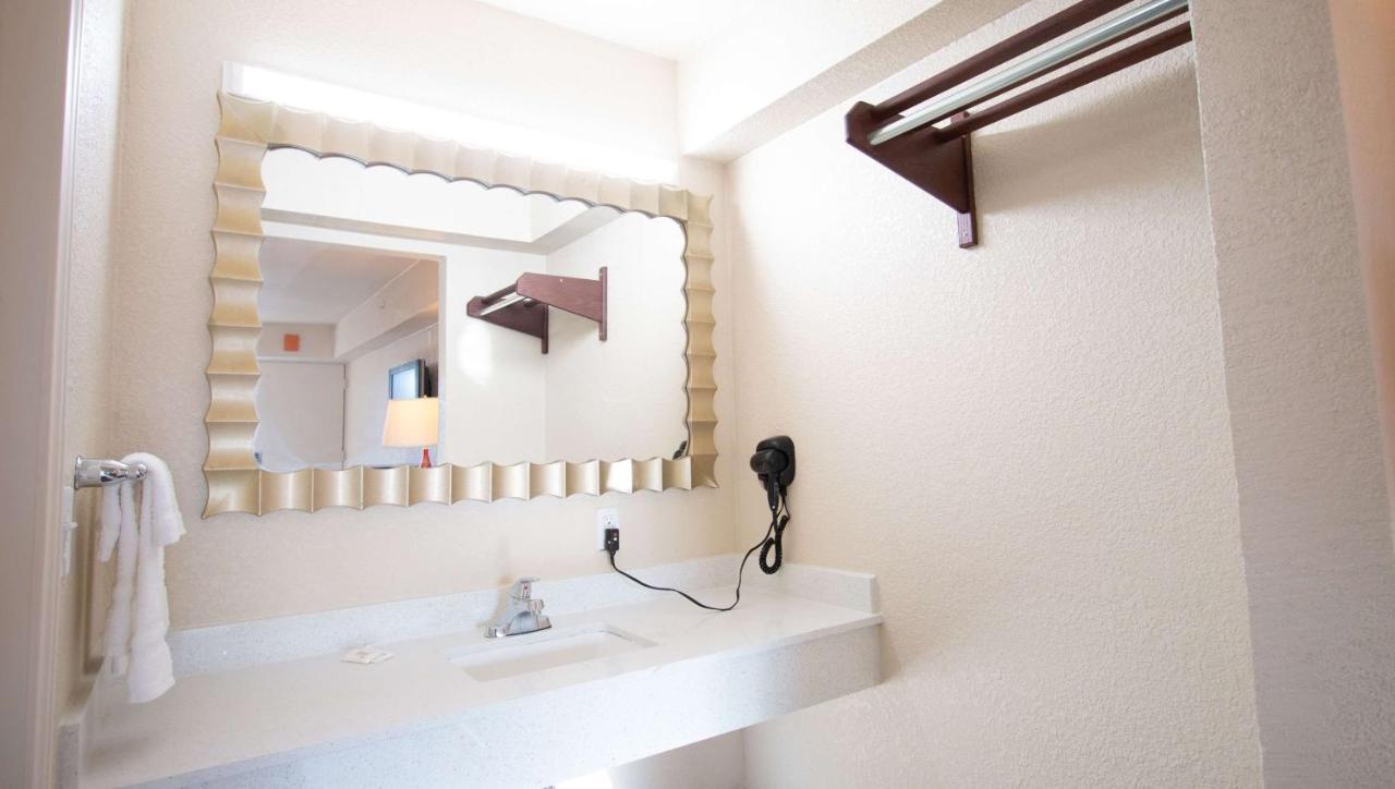Magnuson Extended Stay And Suites Airport Hotel ايرفينغ المظهر الخارجي الصورة