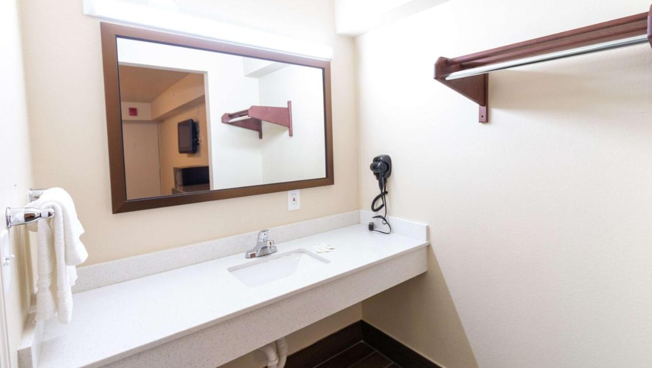 Magnuson Extended Stay And Suites Airport Hotel ايرفينغ المظهر الخارجي الصورة